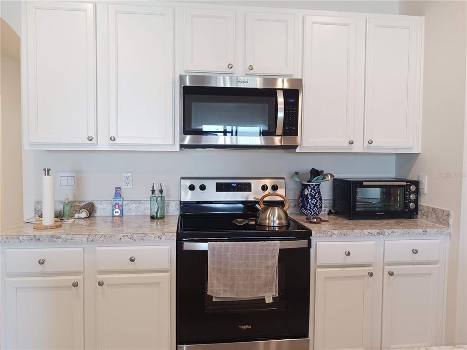 Под контрактом: $2,100 (4 спален, 2 ванн, 1851 Квадратных фут)