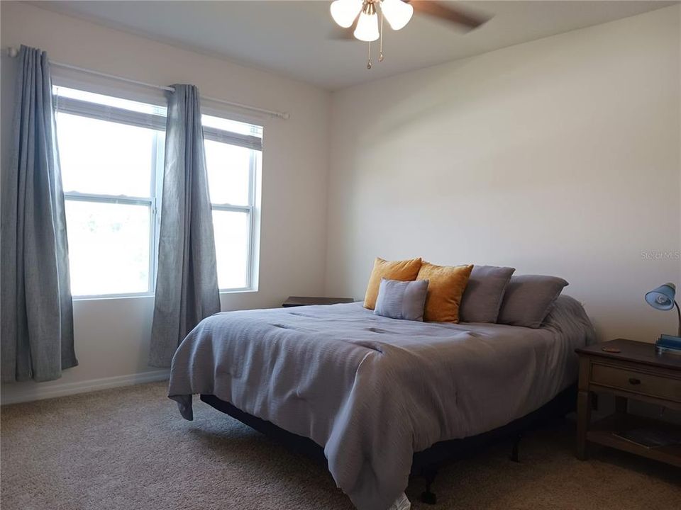 Под контрактом: $2,100 (4 спален, 2 ванн, 1851 Квадратных фут)