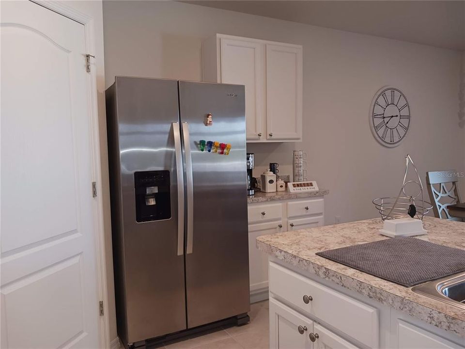 Под контрактом: $2,100 (4 спален, 2 ванн, 1851 Квадратных фут)