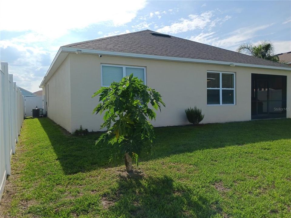 Под контрактом: $2,100 (4 спален, 2 ванн, 1851 Квадратных фут)