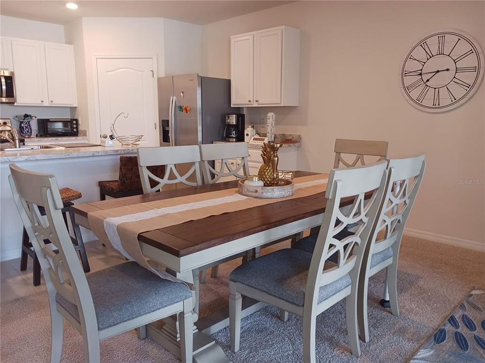 Под контрактом: $2,100 (4 спален, 2 ванн, 1851 Квадратных фут)