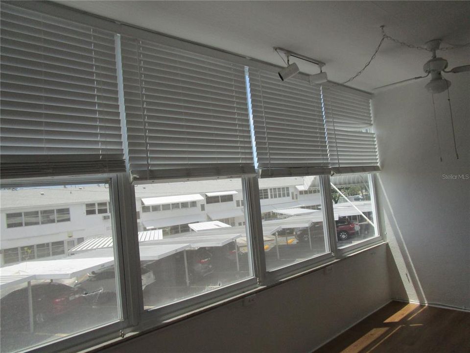 待售: $72,500 (1 贝兹, 1 浴室, 625 平方英尺)