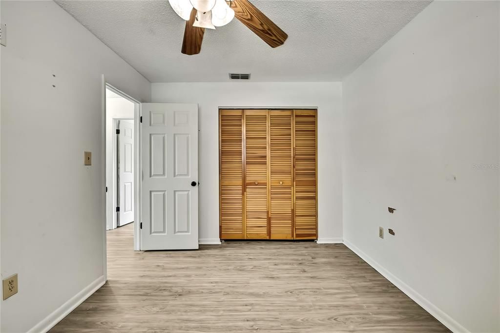 Active With Contract: $239,500 (2 beds, 2 baths, 832 Square Feet)