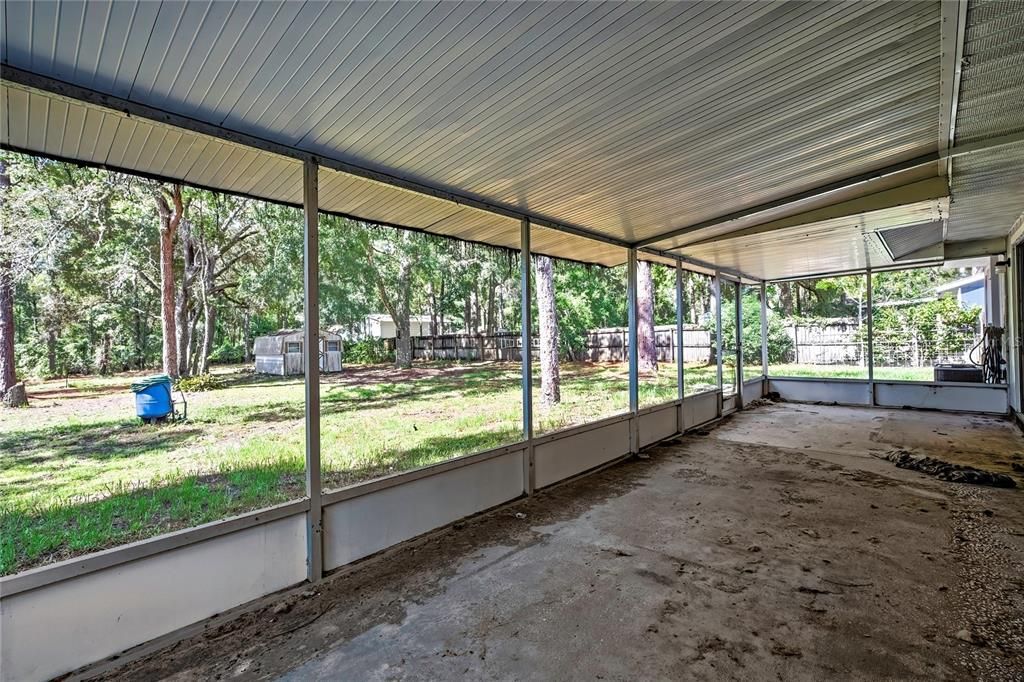 Active With Contract: $239,500 (2 beds, 2 baths, 832 Square Feet)