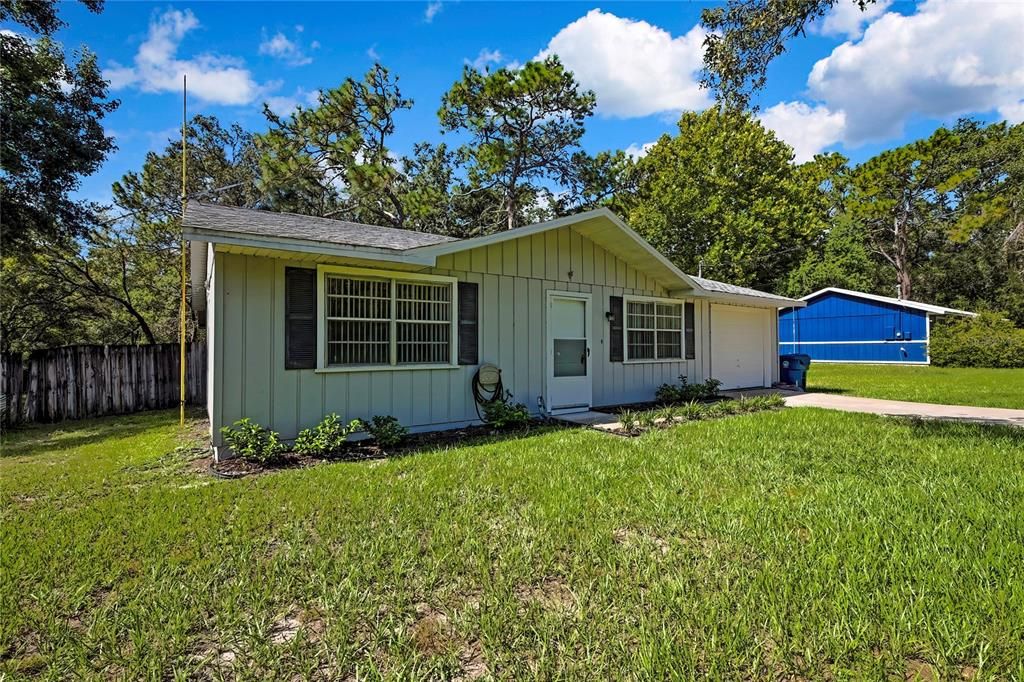 Active With Contract: $239,500 (2 beds, 2 baths, 832 Square Feet)