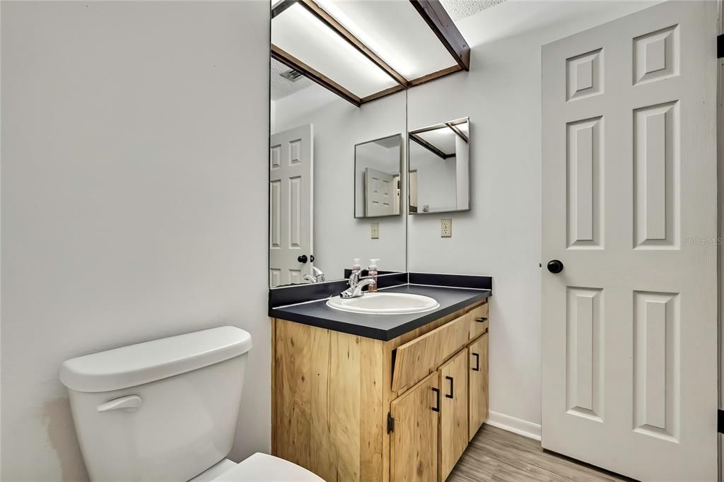 Active With Contract: $239,500 (2 beds, 2 baths, 832 Square Feet)