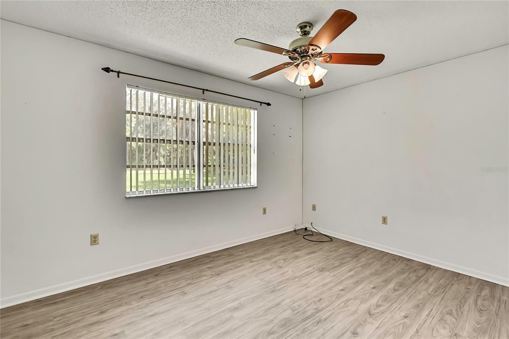 Active With Contract: $239,500 (2 beds, 2 baths, 832 Square Feet)