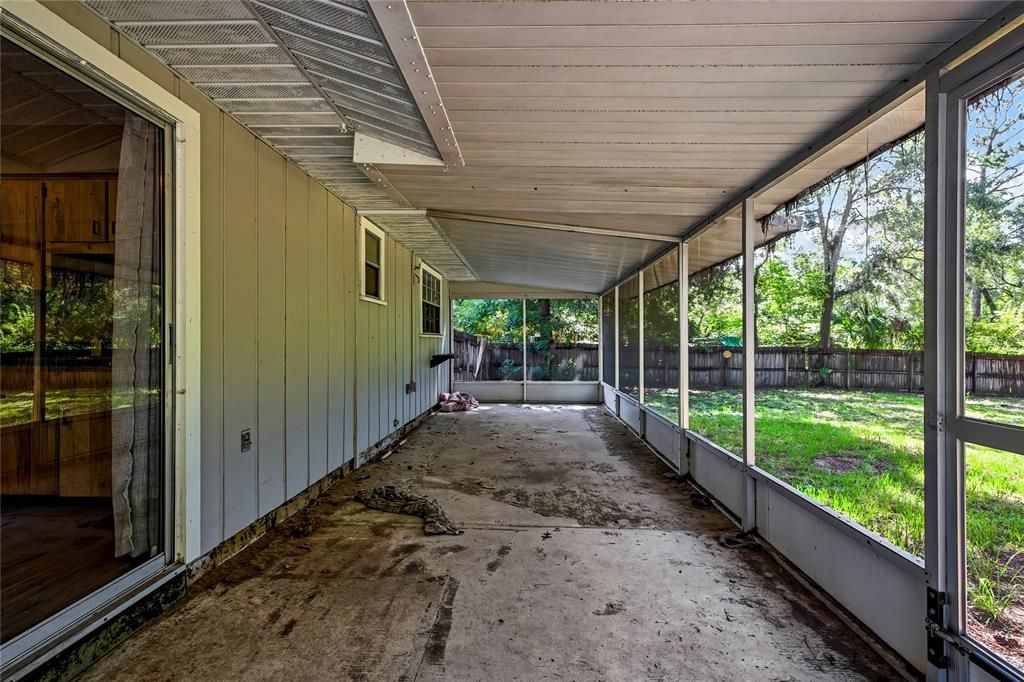 Active With Contract: $239,500 (2 beds, 2 baths, 832 Square Feet)