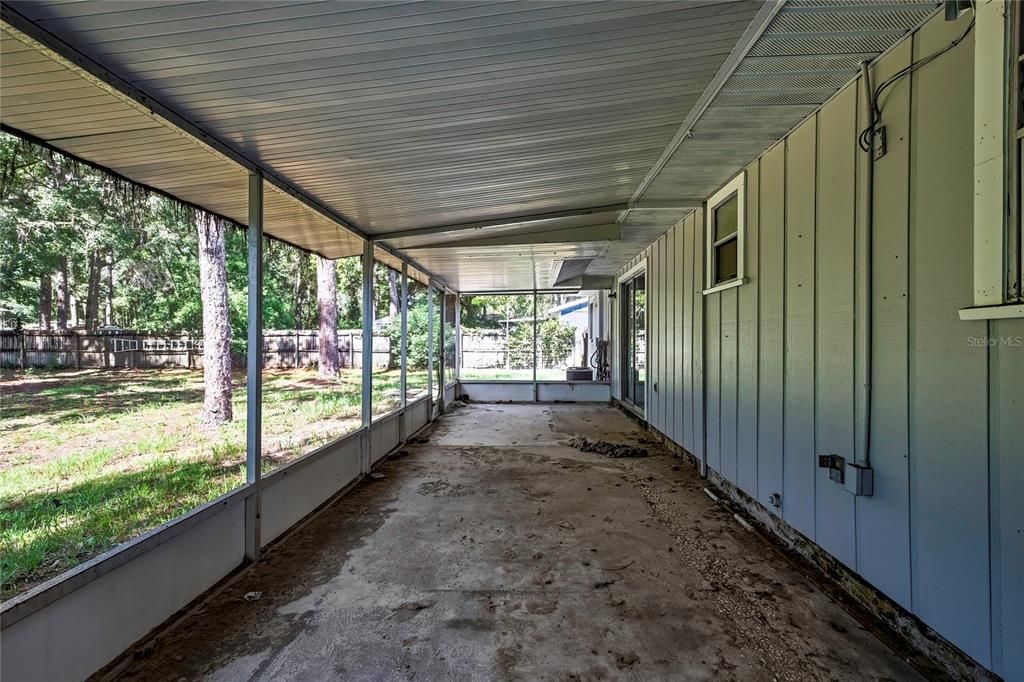 Active With Contract: $239,500 (2 beds, 2 baths, 832 Square Feet)