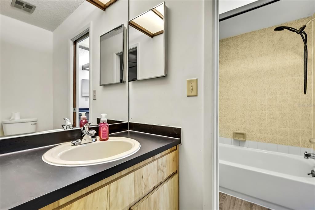 Active With Contract: $239,500 (2 beds, 2 baths, 832 Square Feet)