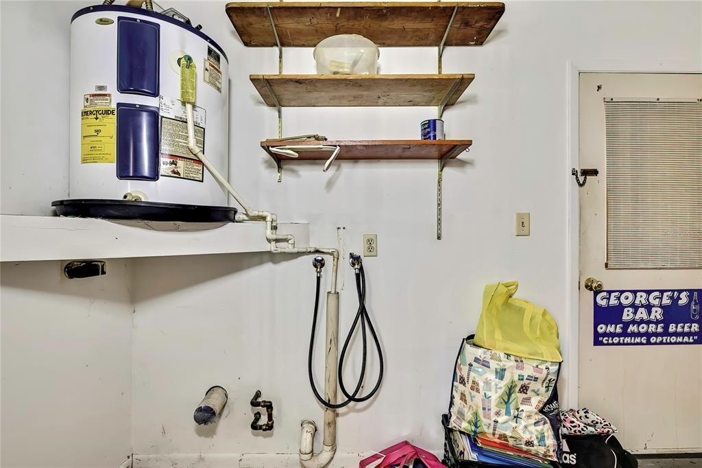 Active With Contract: $239,500 (2 beds, 2 baths, 832 Square Feet)