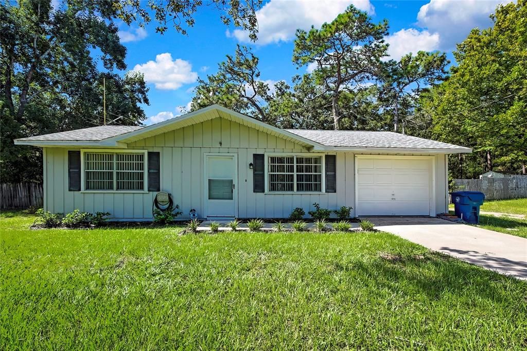 Active With Contract: $239,500 (2 beds, 2 baths, 832 Square Feet)