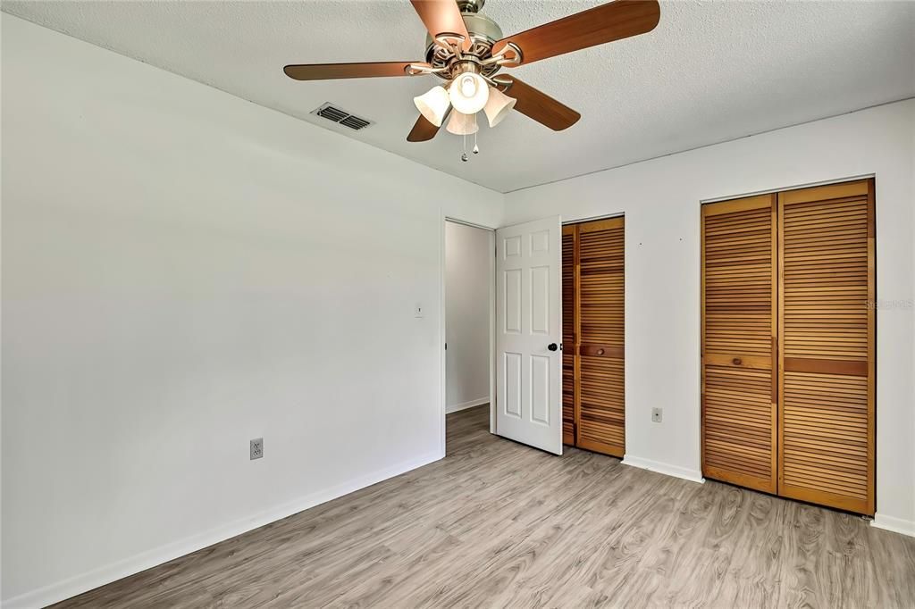 Active With Contract: $239,500 (2 beds, 2 baths, 832 Square Feet)