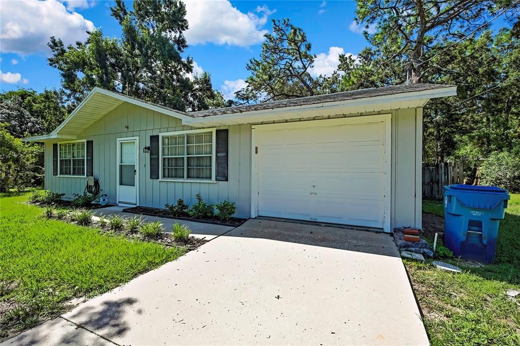 Active With Contract: $239,500 (2 beds, 2 baths, 832 Square Feet)