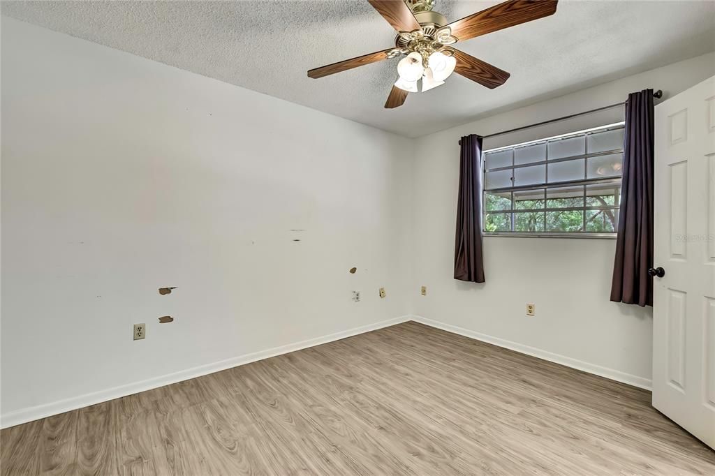 Active With Contract: $239,500 (2 beds, 2 baths, 832 Square Feet)