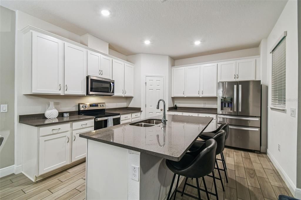 待售: $450,000 (3 贝兹, 2 浴室, 2308 平方英尺)