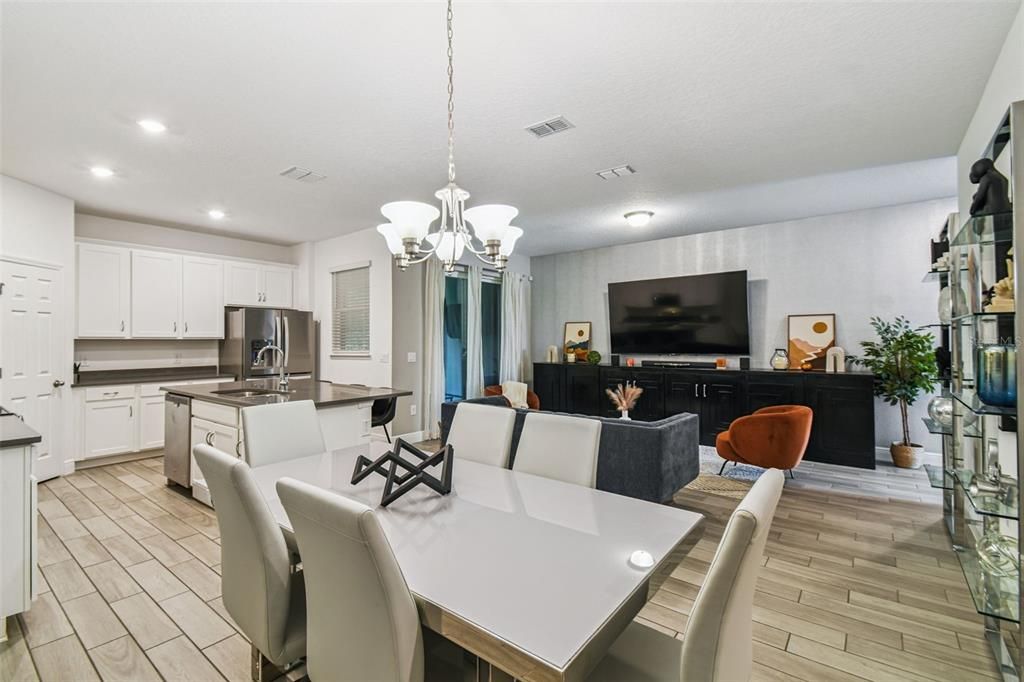 待售: $450,000 (3 贝兹, 2 浴室, 2308 平方英尺)