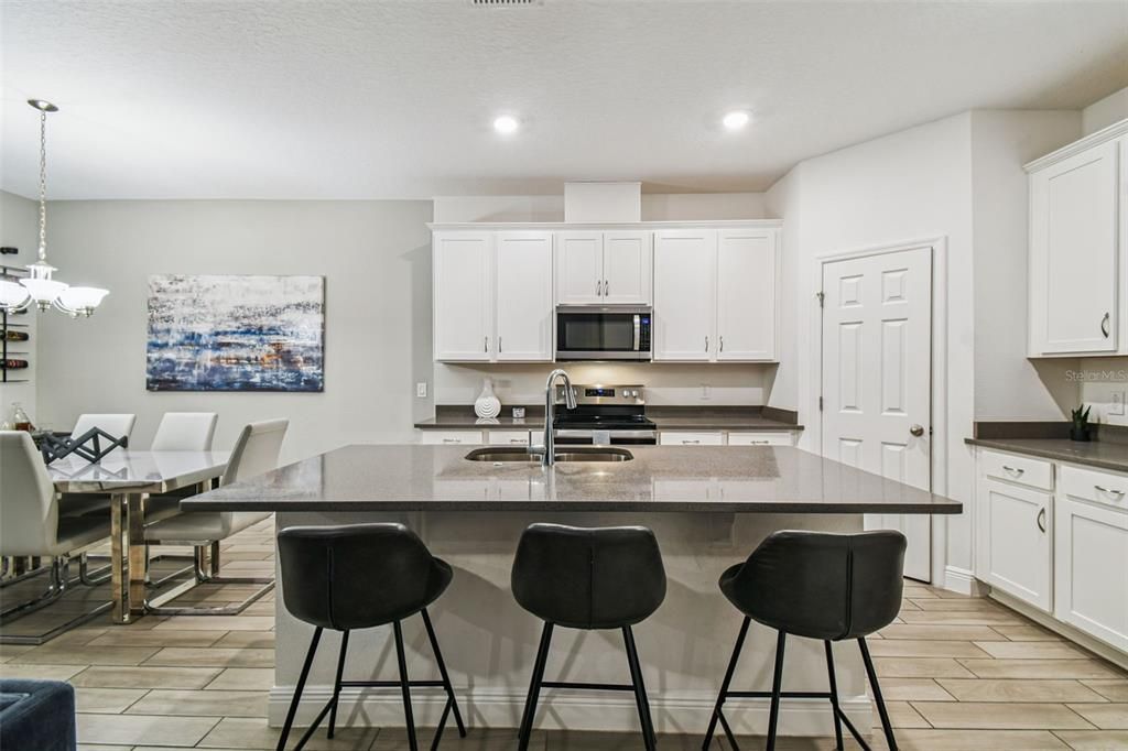 待售: $450,000 (3 贝兹, 2 浴室, 2308 平方英尺)