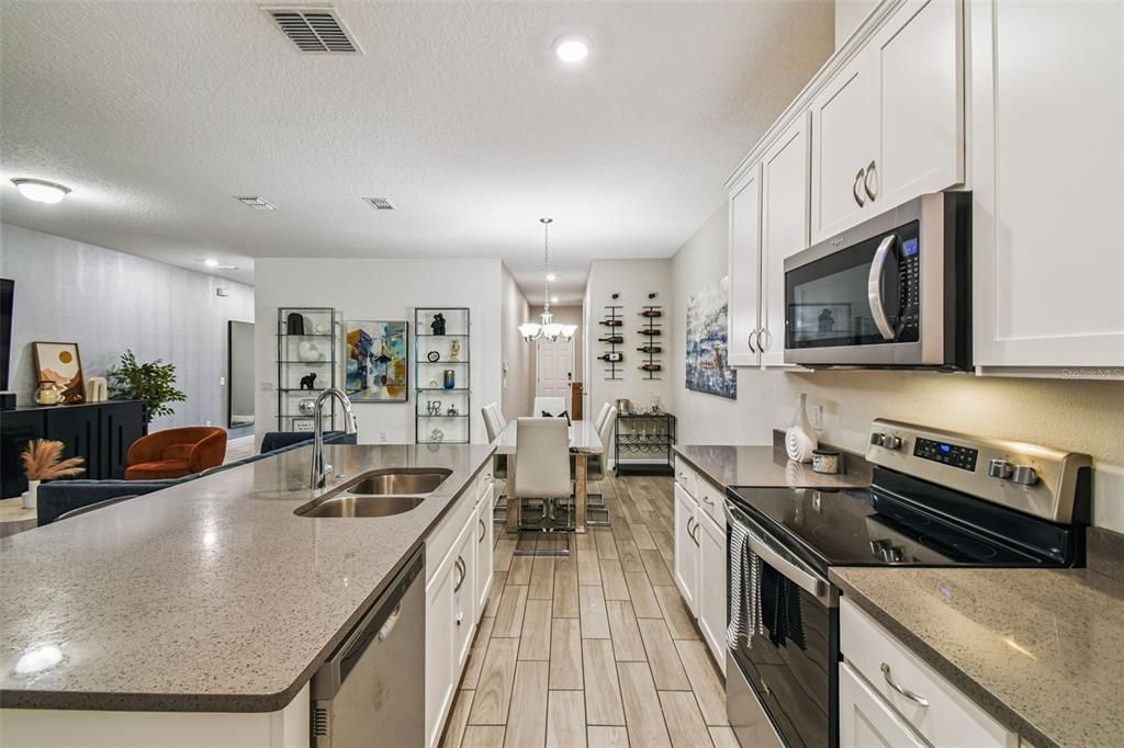 待售: $450,000 (3 贝兹, 2 浴室, 2308 平方英尺)