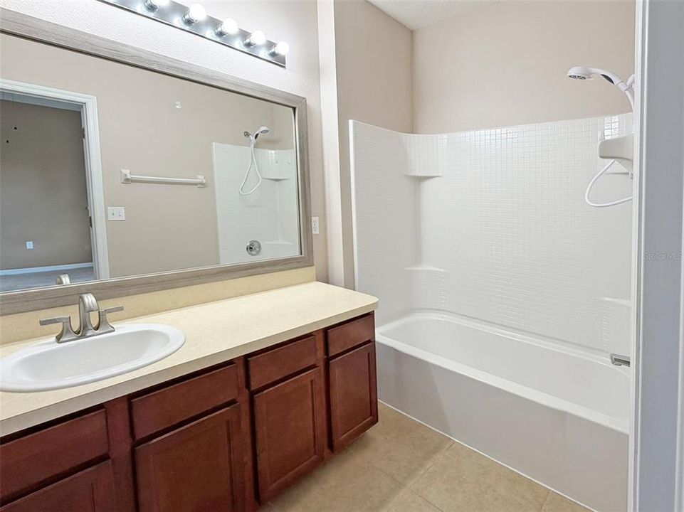 Под контрактом: $210,000 (2 спален, 2 ванн, 1260 Квадратных фут)