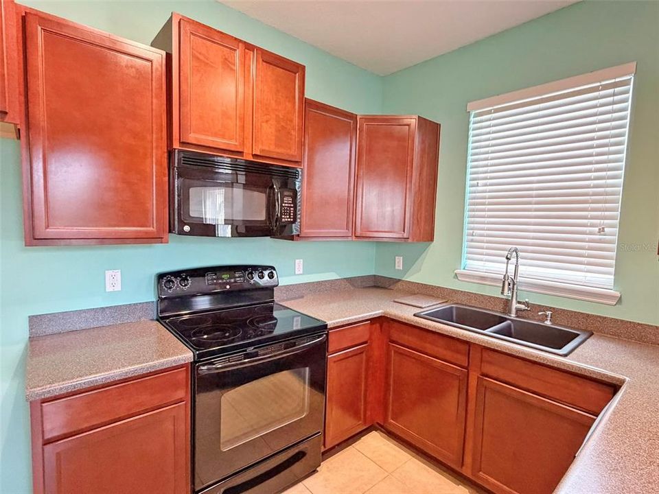 Под контрактом: $210,000 (2 спален, 2 ванн, 1260 Квадратных фут)