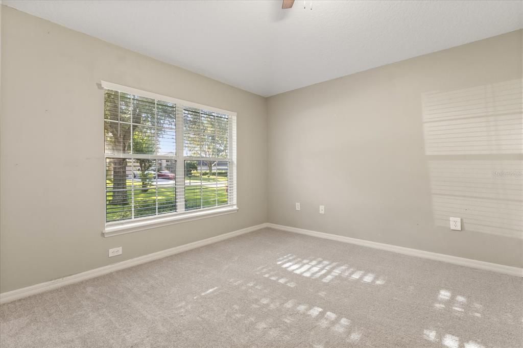 Activo con contrato: $482,000 (4 camas, 2 baños, 2310 Pies cuadrados)