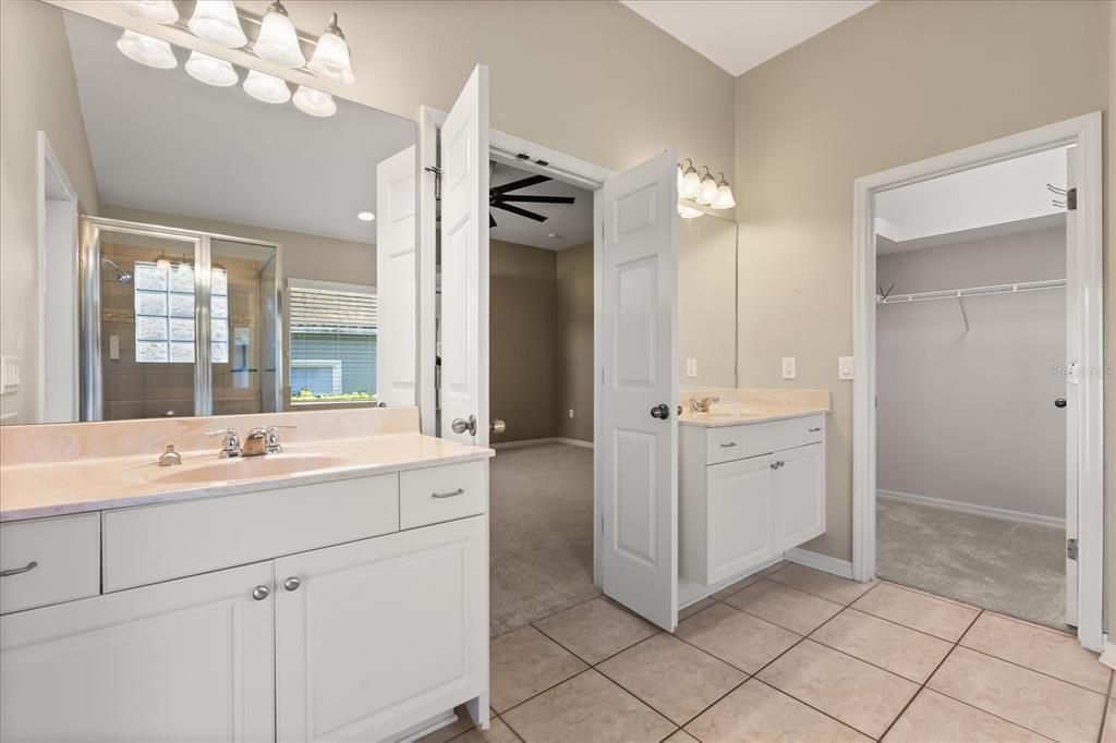 Activo con contrato: $482,000 (4 camas, 2 baños, 2310 Pies cuadrados)