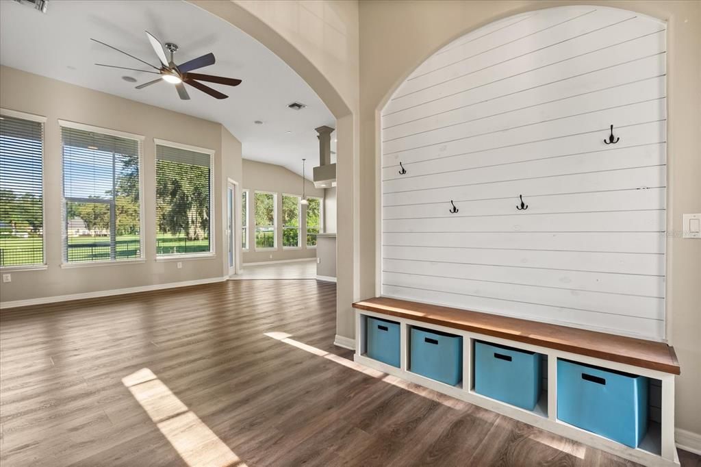 Activo con contrato: $482,000 (4 camas, 2 baños, 2310 Pies cuadrados)