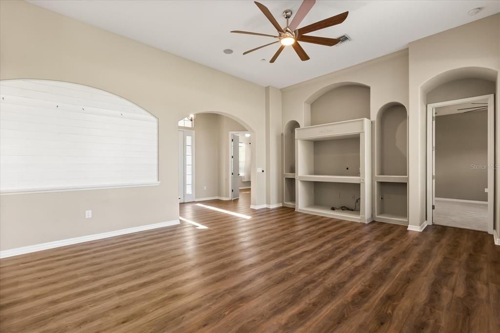 Activo con contrato: $482,000 (4 camas, 2 baños, 2310 Pies cuadrados)