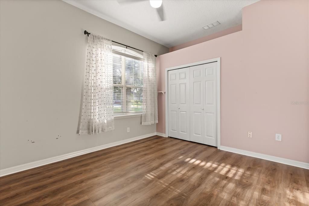 Activo con contrato: $482,000 (4 camas, 2 baños, 2310 Pies cuadrados)