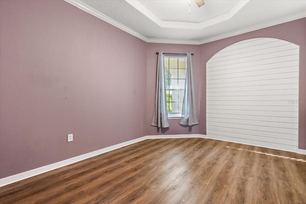 Activo con contrato: $482,000 (4 camas, 2 baños, 2310 Pies cuadrados)