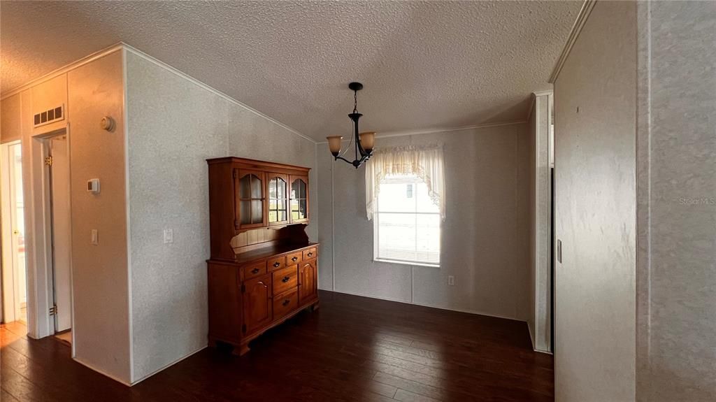 Activo con contrato: $142,500 (2 camas, 2 baños, 1118 Pies cuadrados)