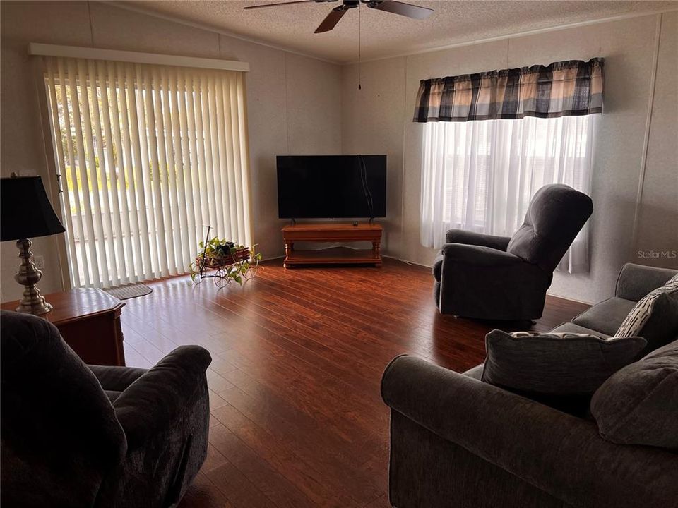 Activo con contrato: $142,500 (2 camas, 2 baños, 1118 Pies cuadrados)