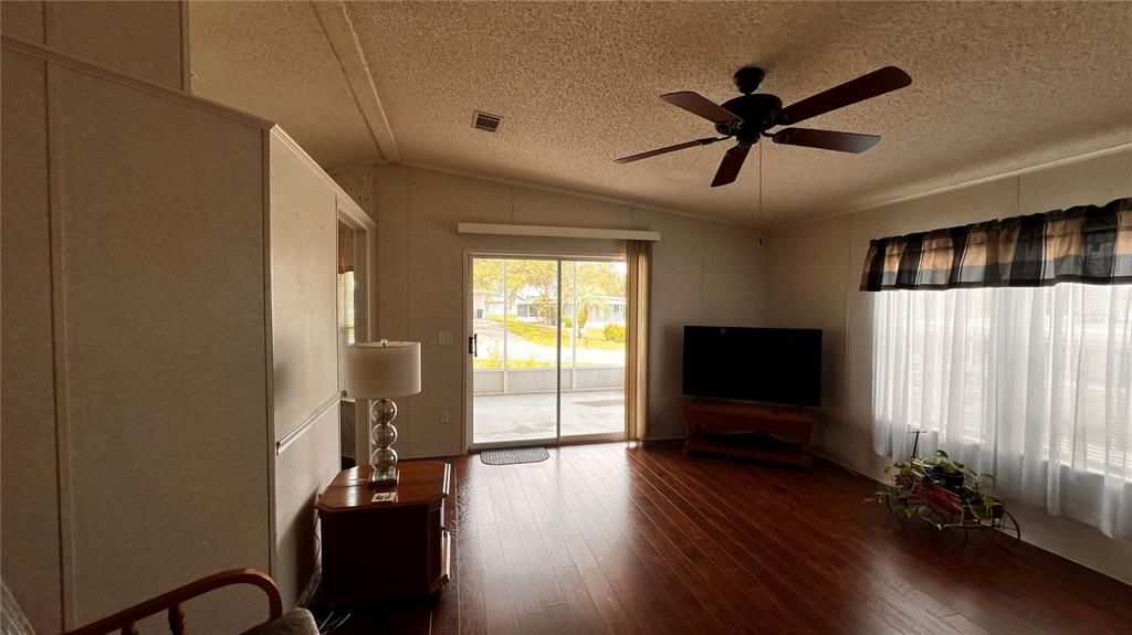 Activo con contrato: $142,500 (2 camas, 2 baños, 1118 Pies cuadrados)