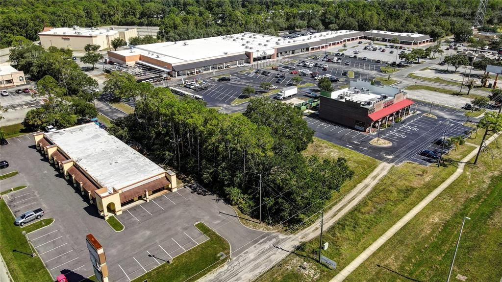 待售: $650,000 (0.78 acres)