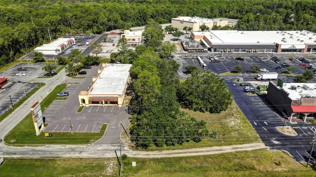 待售: $650,000 (0.78 acres)