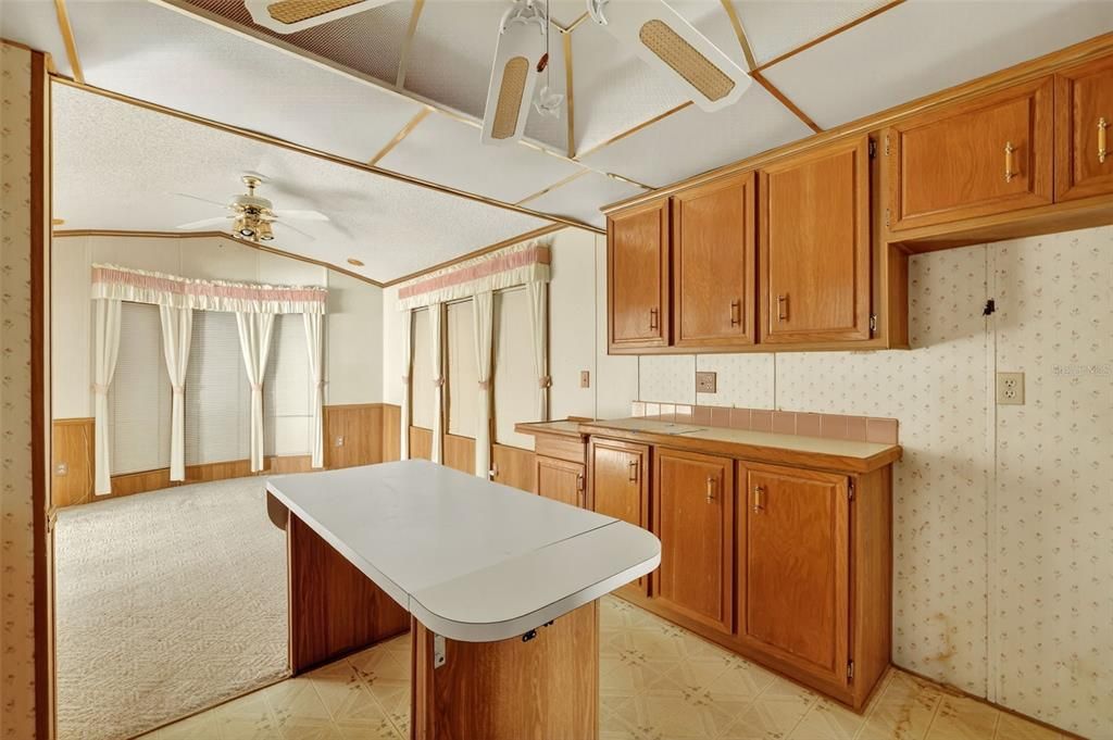 Под контрактом: $72,500 (1 спален, 2 ванн, 488 Квадратных фут)