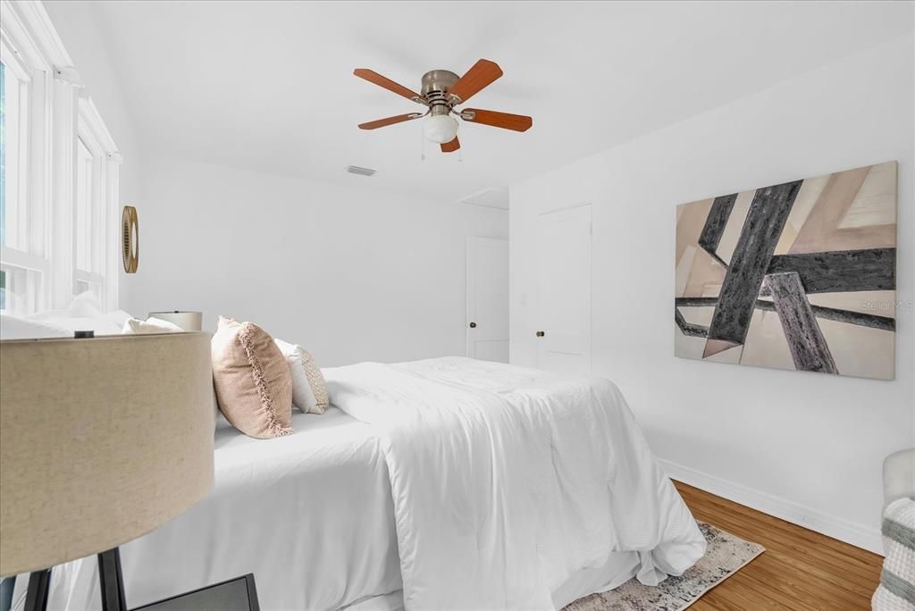 For Sale: $429,000 (2 beds, 1 baths, 951 Square Feet)