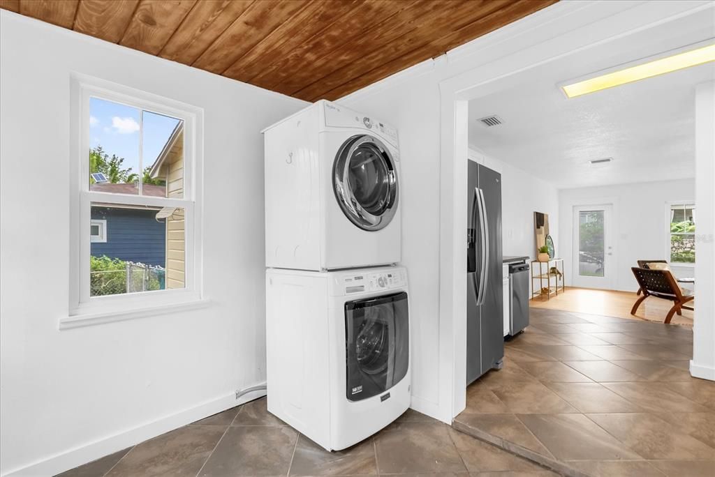 For Sale: $429,000 (2 beds, 1 baths, 951 Square Feet)