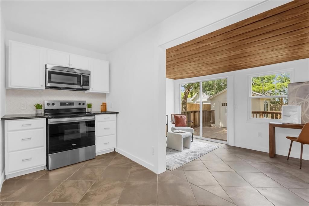 For Sale: $429,000 (2 beds, 1 baths, 951 Square Feet)