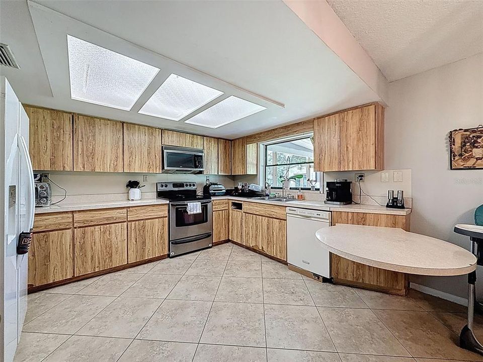 待售: $1,250,000 (5 贝兹, 2 浴室, 2252 平方英尺)