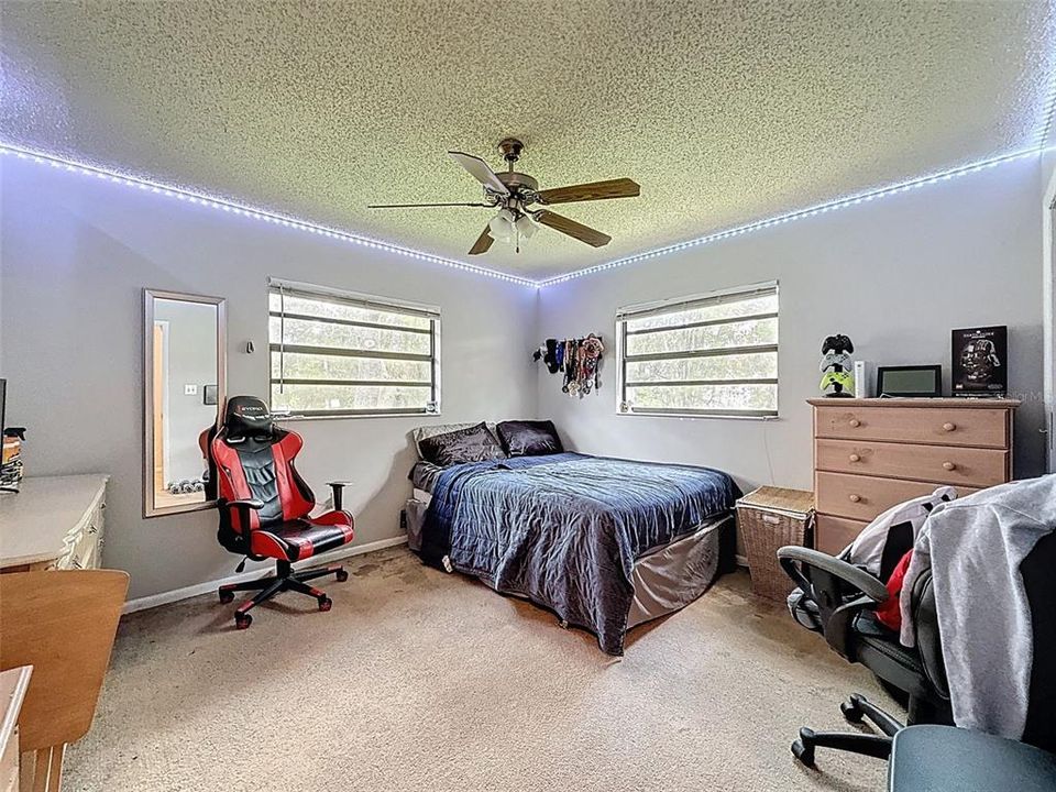 待售: $1,250,000 (5 贝兹, 2 浴室, 2252 平方英尺)