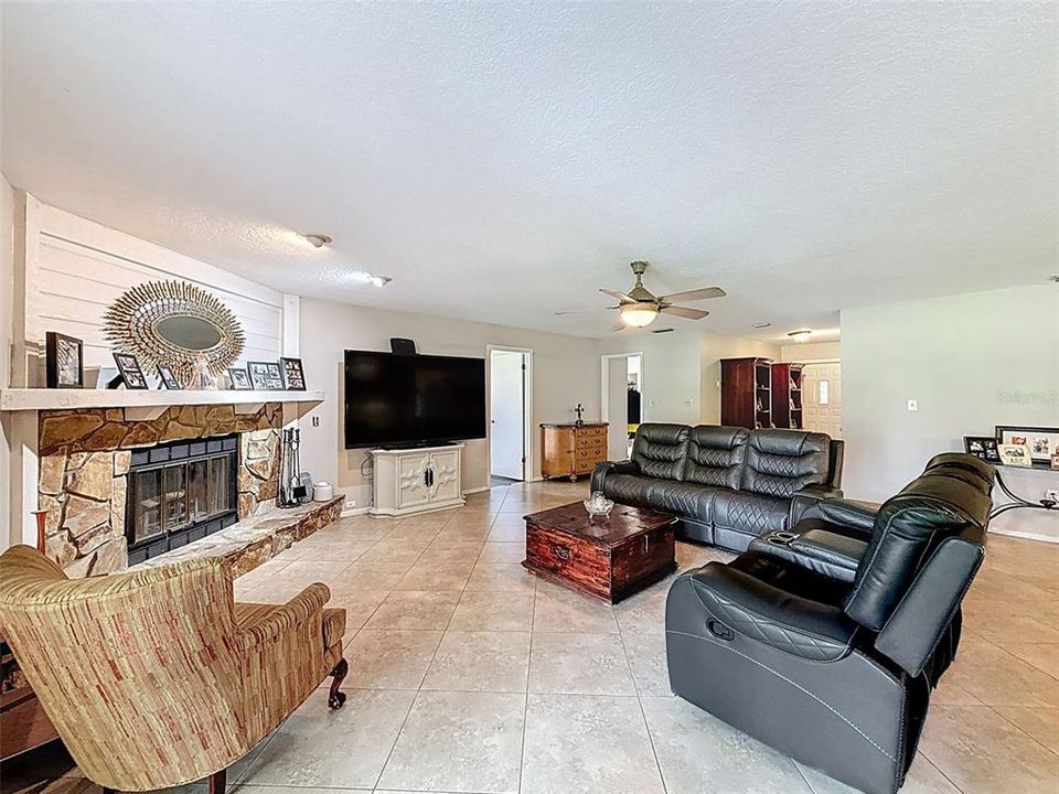 待售: $1,250,000 (5 贝兹, 2 浴室, 2252 平方英尺)