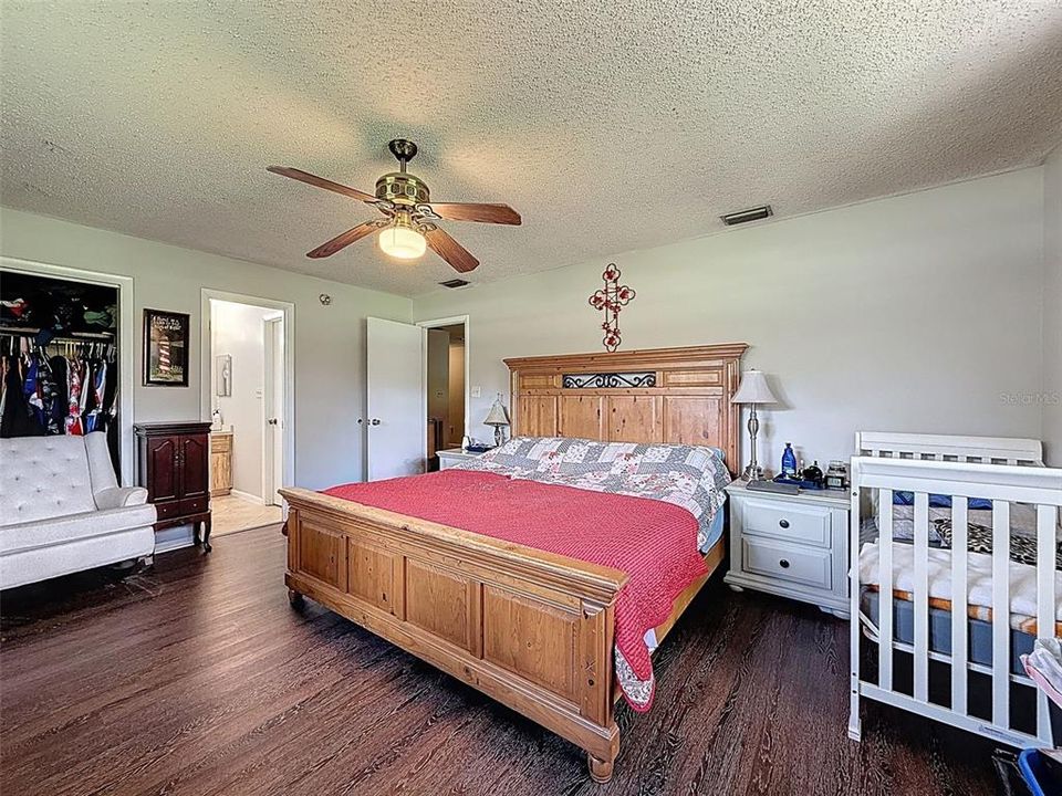 待售: $1,250,000 (5 贝兹, 2 浴室, 2252 平方英尺)