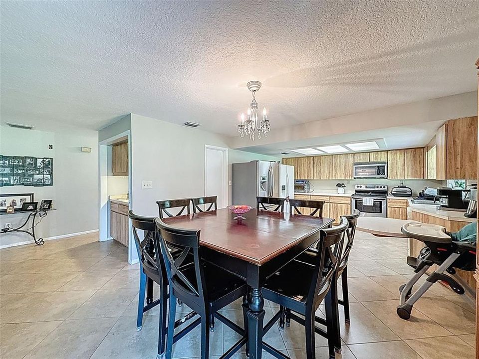 待售: $1,250,000 (5 贝兹, 2 浴室, 2252 平方英尺)