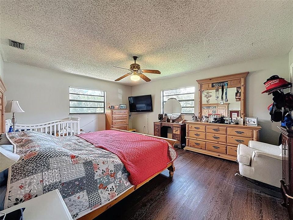 待售: $1,250,000 (5 贝兹, 2 浴室, 2252 平方英尺)