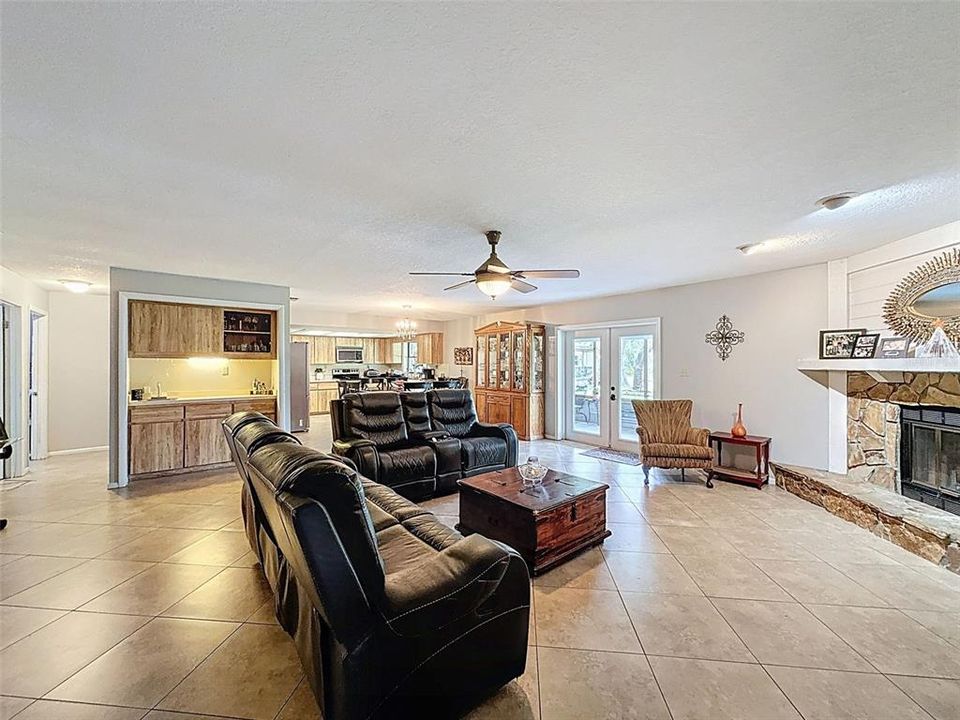 待售: $1,250,000 (5 贝兹, 2 浴室, 2252 平方英尺)