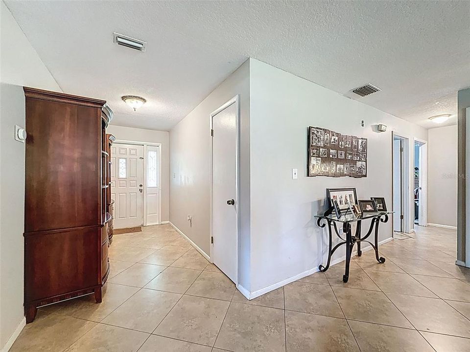 待售: $1,250,000 (5 贝兹, 2 浴室, 2252 平方英尺)