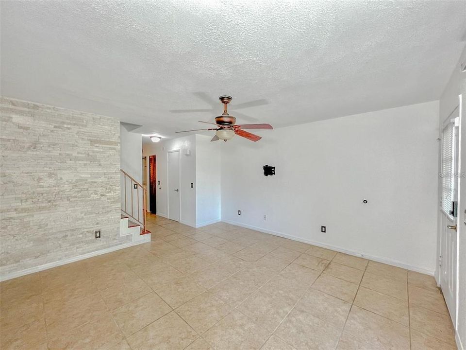 Active With Contract: $214,900 (2 beds, 2 baths, 1170 Square Feet)