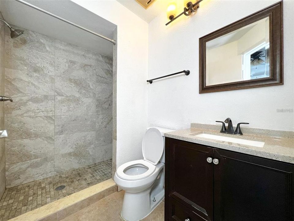 Active With Contract: $214,900 (2 beds, 2 baths, 1170 Square Feet)